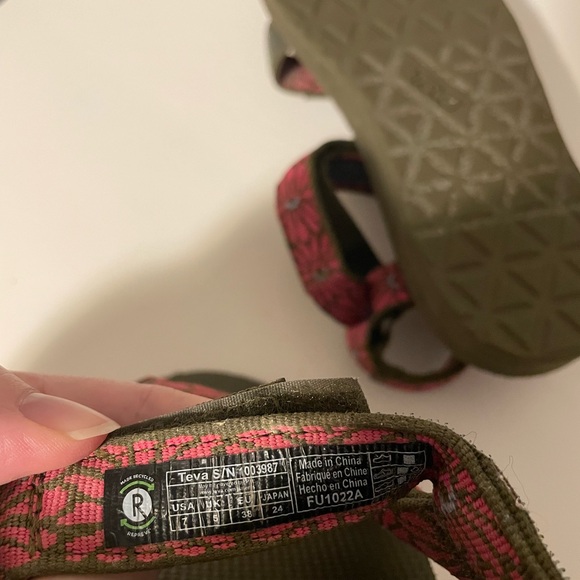 Teva Brown Sandals Size 7 - Picture 3 of 4